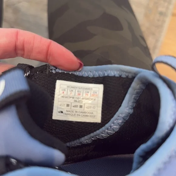 Women’s blue/purple snow boots size US 8. Worn once. Perfect condition. - Picture 4 of 4